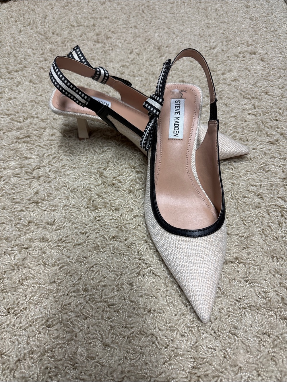 Steve Madden Cream Pointed Slingback Kitten Heels with Black Trim siseb7.5